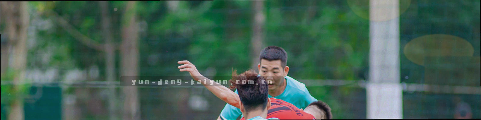 云开appkaiyun帮助中心在线客服支持界面，对话气泡与问号元素交织